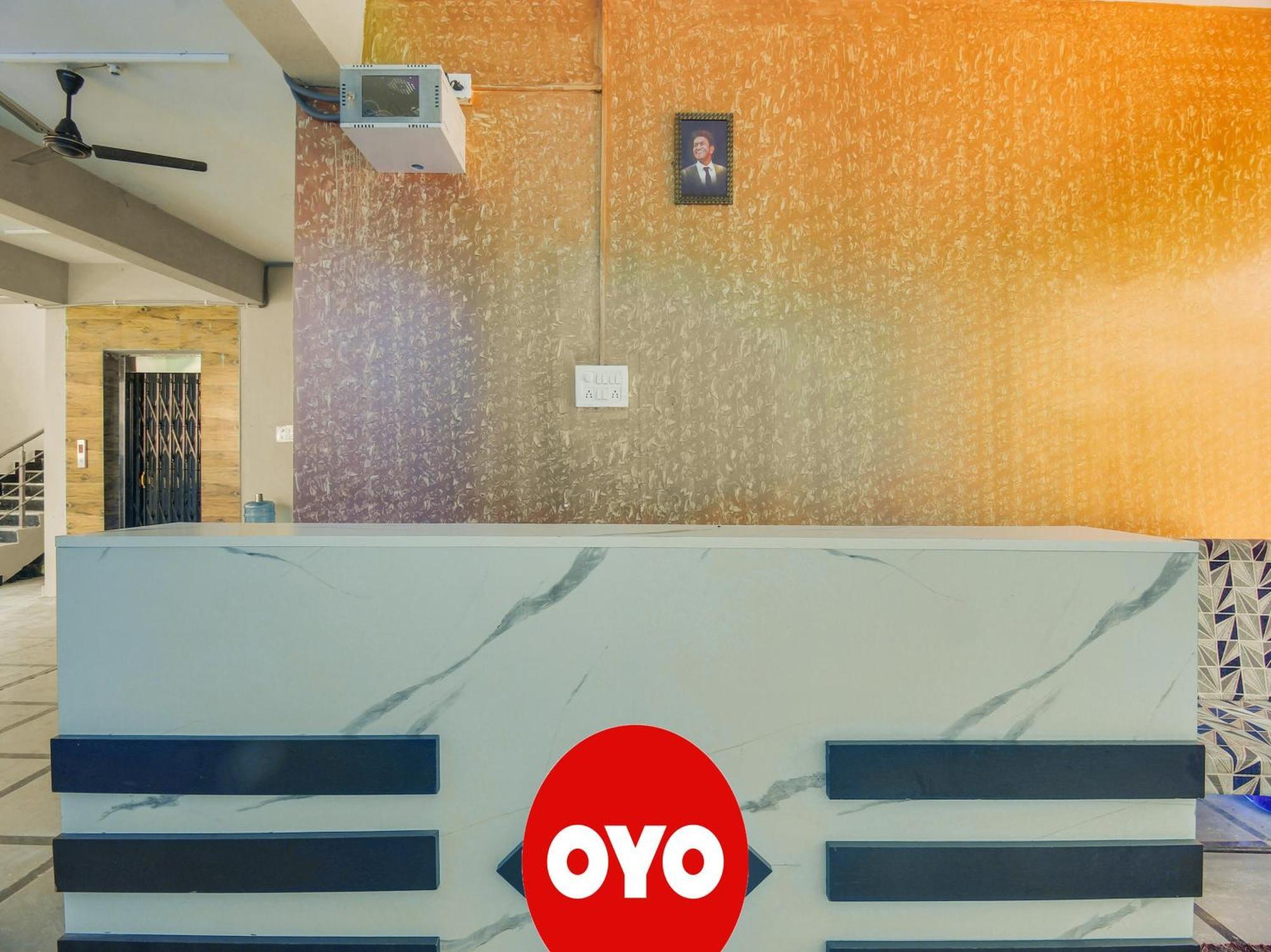 Hotel O R.J.International Pedda Ambarpet Luaran gambar